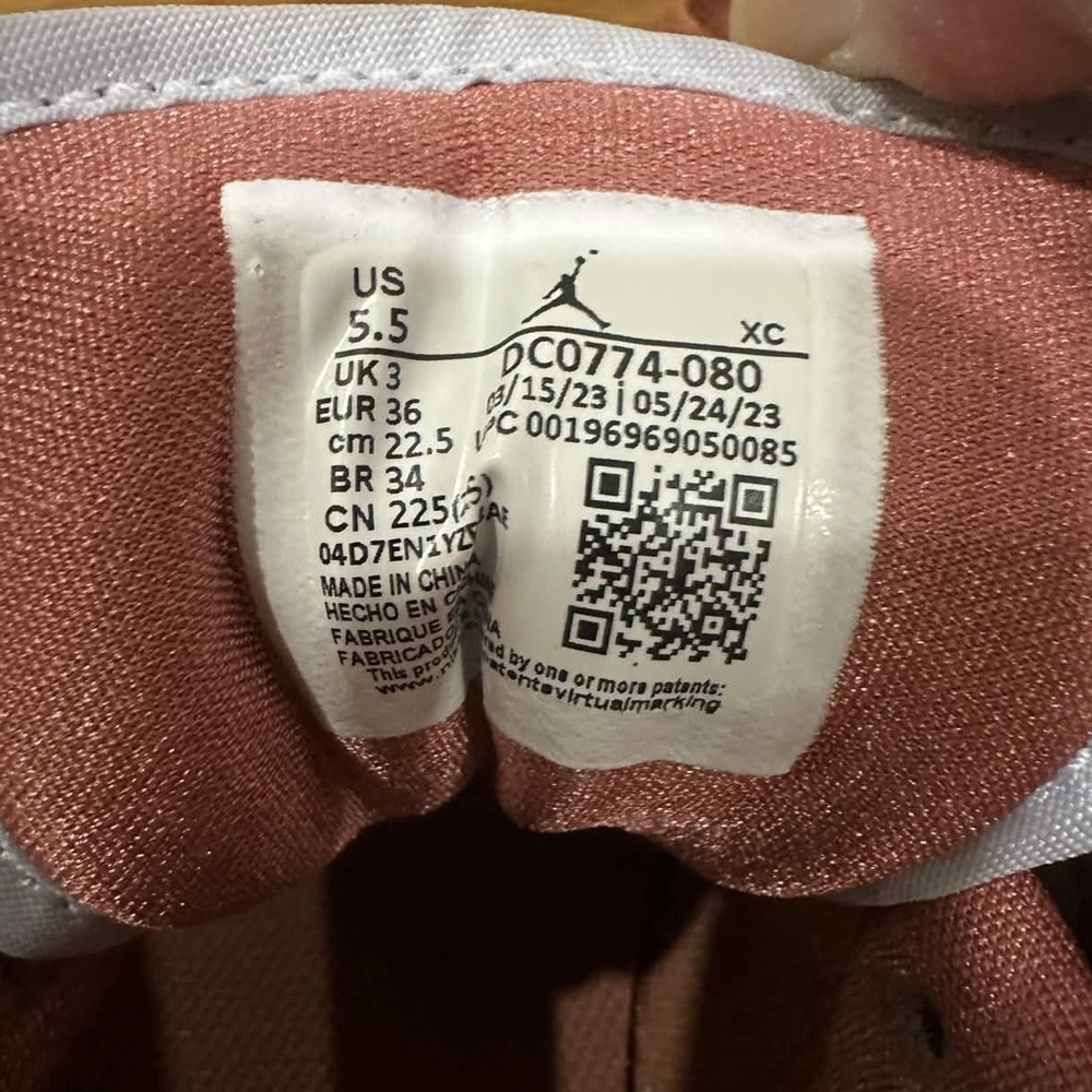 *New* Jordan 1 Low Women Orange White *DC0774-080) Size 5.5W - Picture 10 of 11